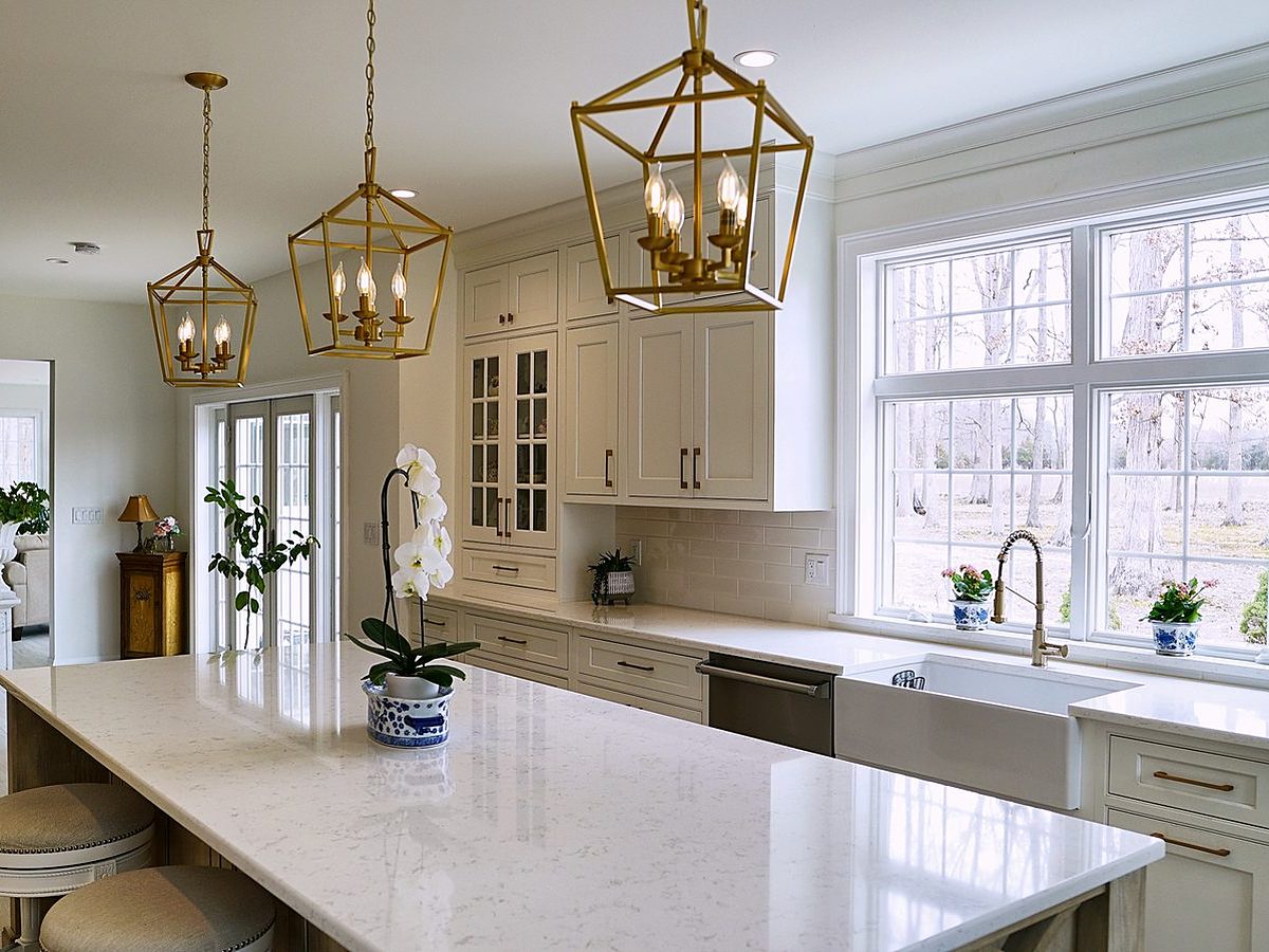 Raised-panel kitchen — Shiloh Heritage in Polar with a Seagull Gray island