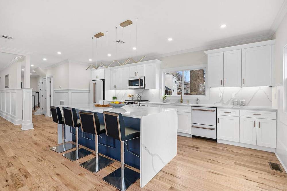 WoodConcept Element Glacier white kitchen with an Ocean navy island — manufacturer photo