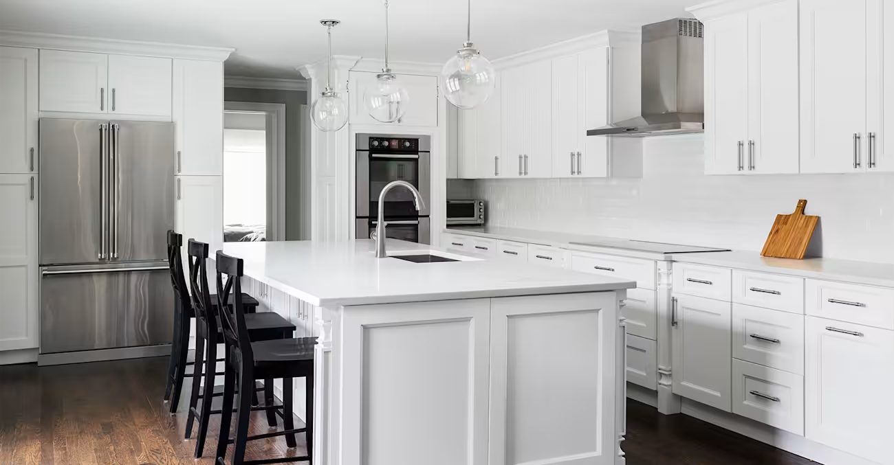 Fabuwood Nexus in Frost kitchen — manufacturer photo