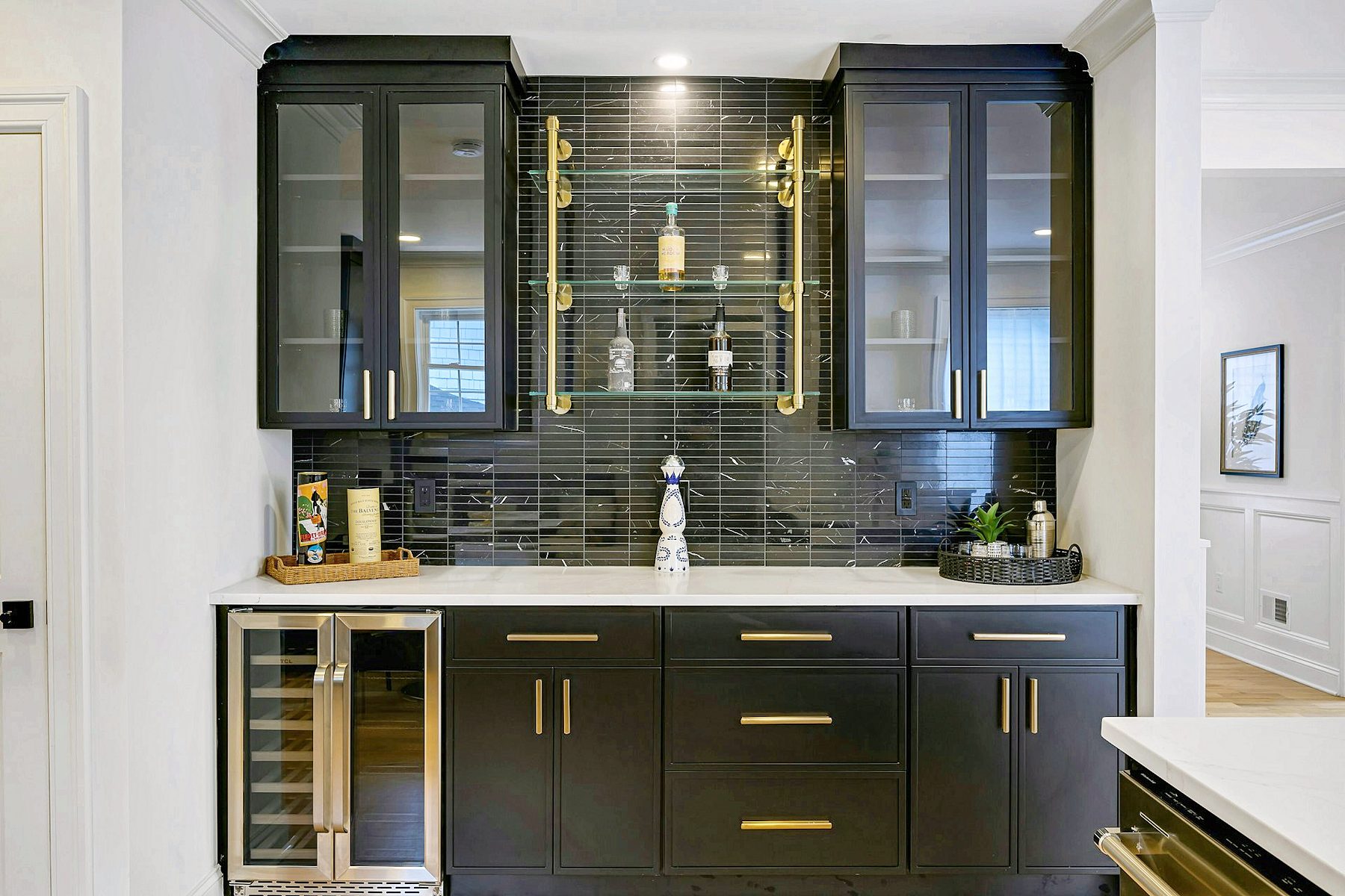 Black and natural oak kitchen with white quartz island