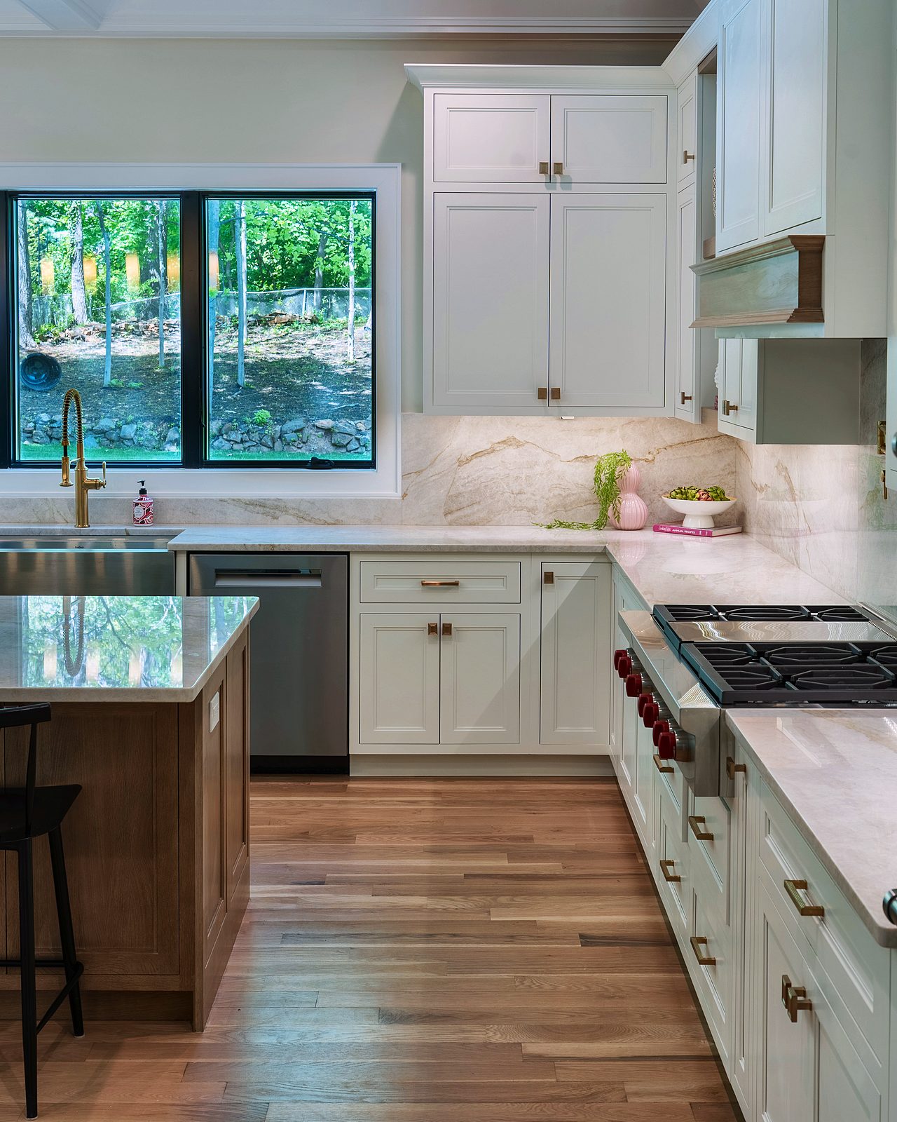 Window wall and apron sink