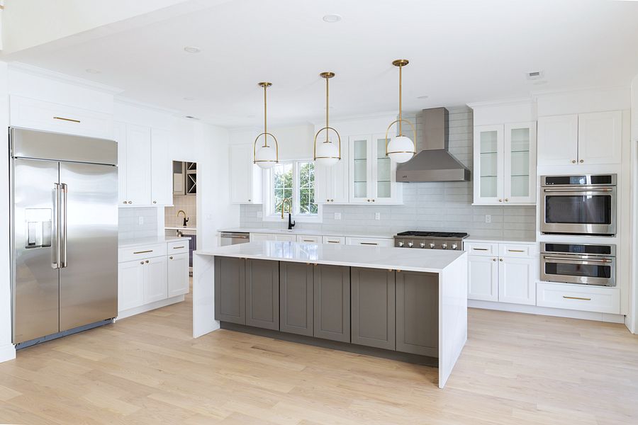 Fabuwood Nexus Frost and Slate kitchen with a double crown and a butler’s pantry