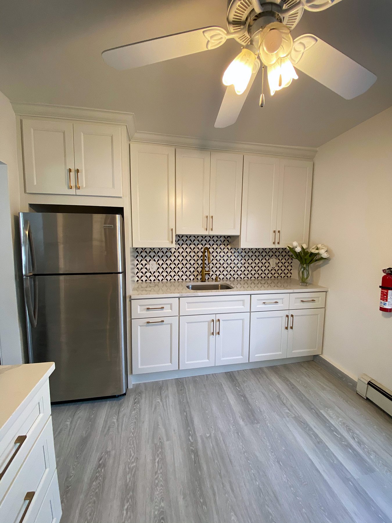 FGM Jupiter Ice with a waterjet mosaic backsplash