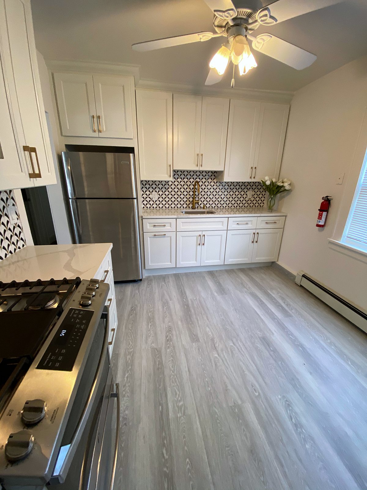 Waterjet-cut marble mosaic backsplash — FGM Jupiter Ice with a waterjet mosaic backsplash