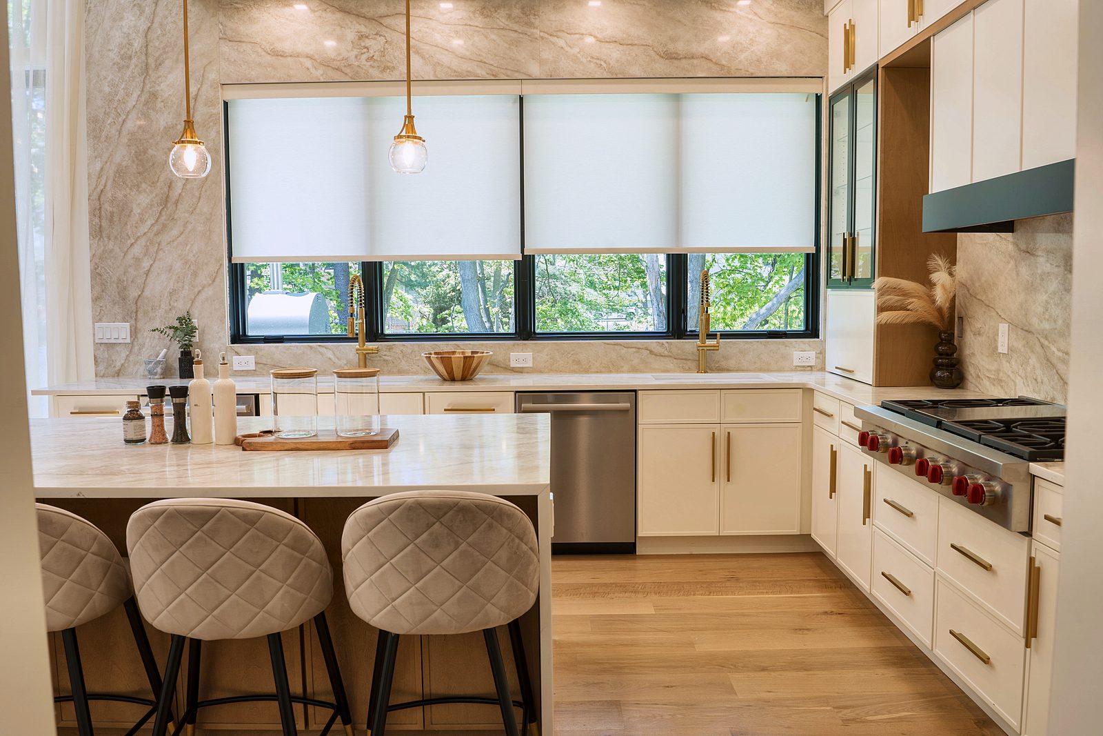 Island seating and sink wall