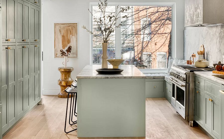 Shiloh Hanover inset in Mindful Gray with a marble slab backsplash