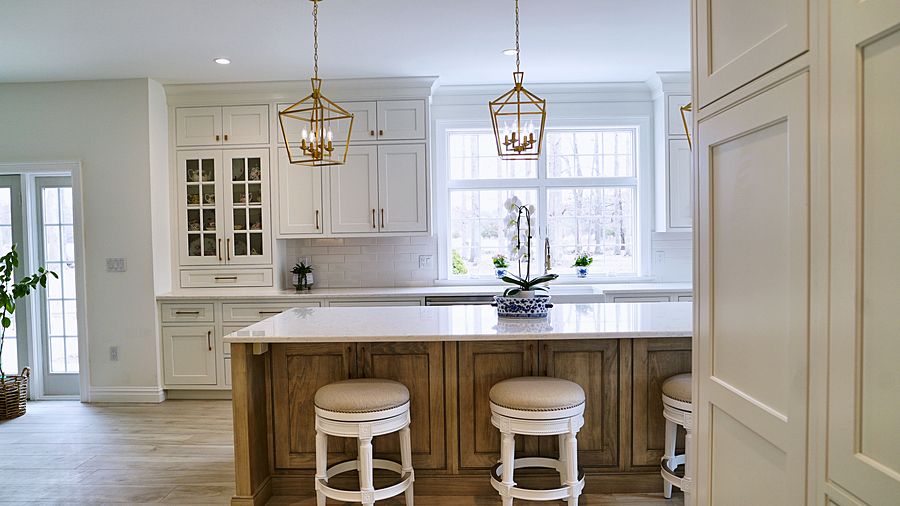 Traditional Shiloh kitchen in Polar and Seagull with a wood hood