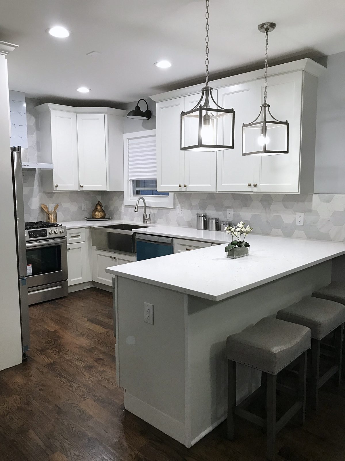 White hood, lantern pendants — Shiloh Heritage in Polar with a navy island and Calacatta Leon