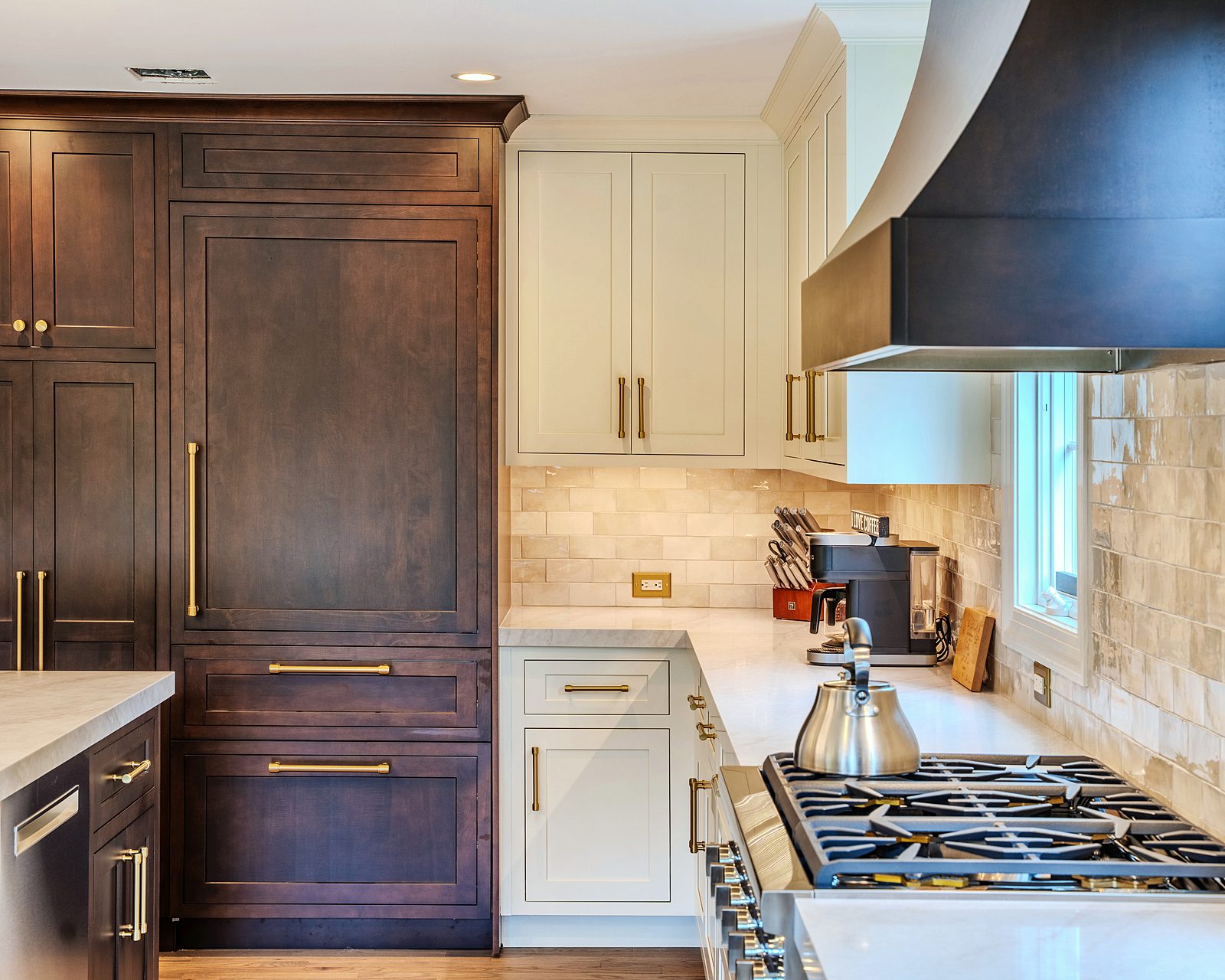 Hood, cooktop and mosaic backsplash detail