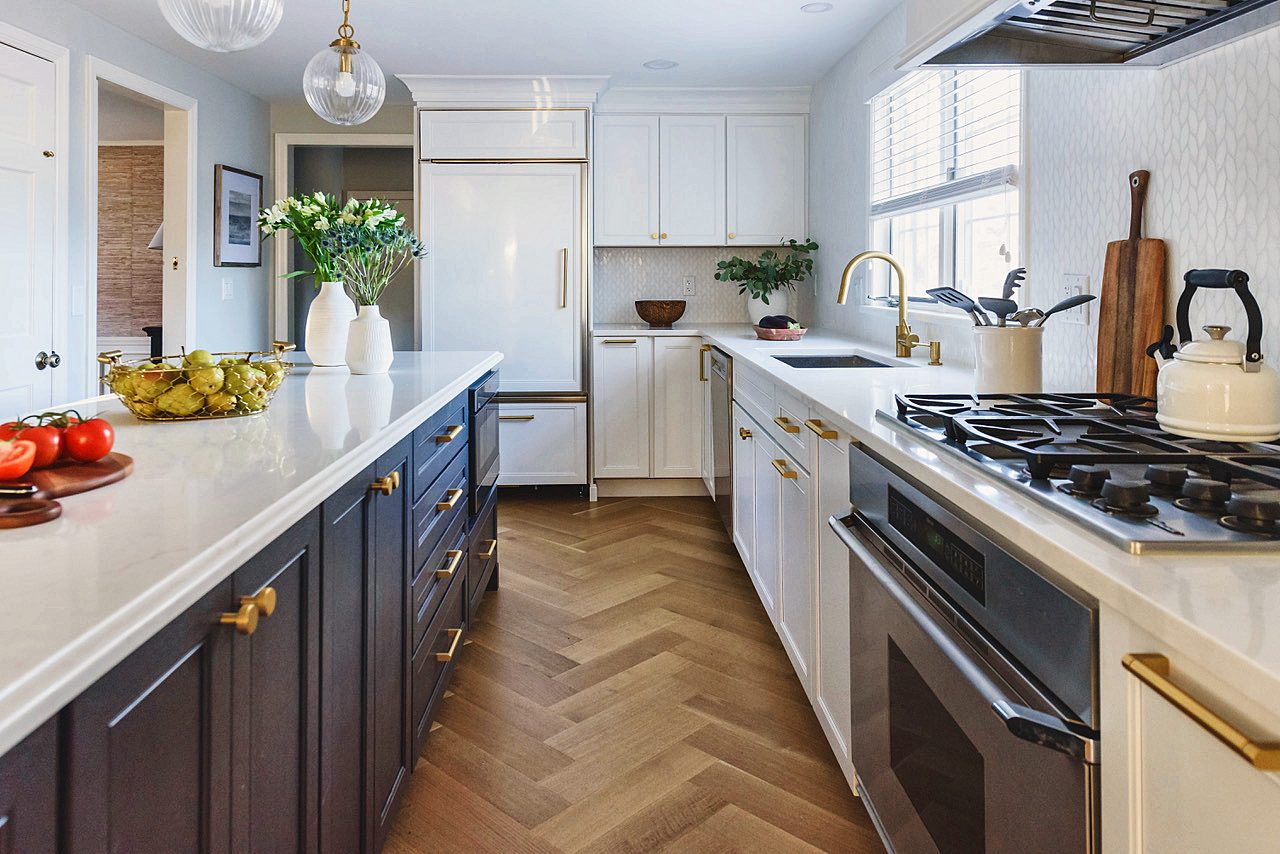 Island and range wall with white hood