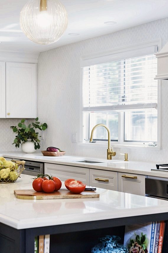 Sink wall with brass faucet