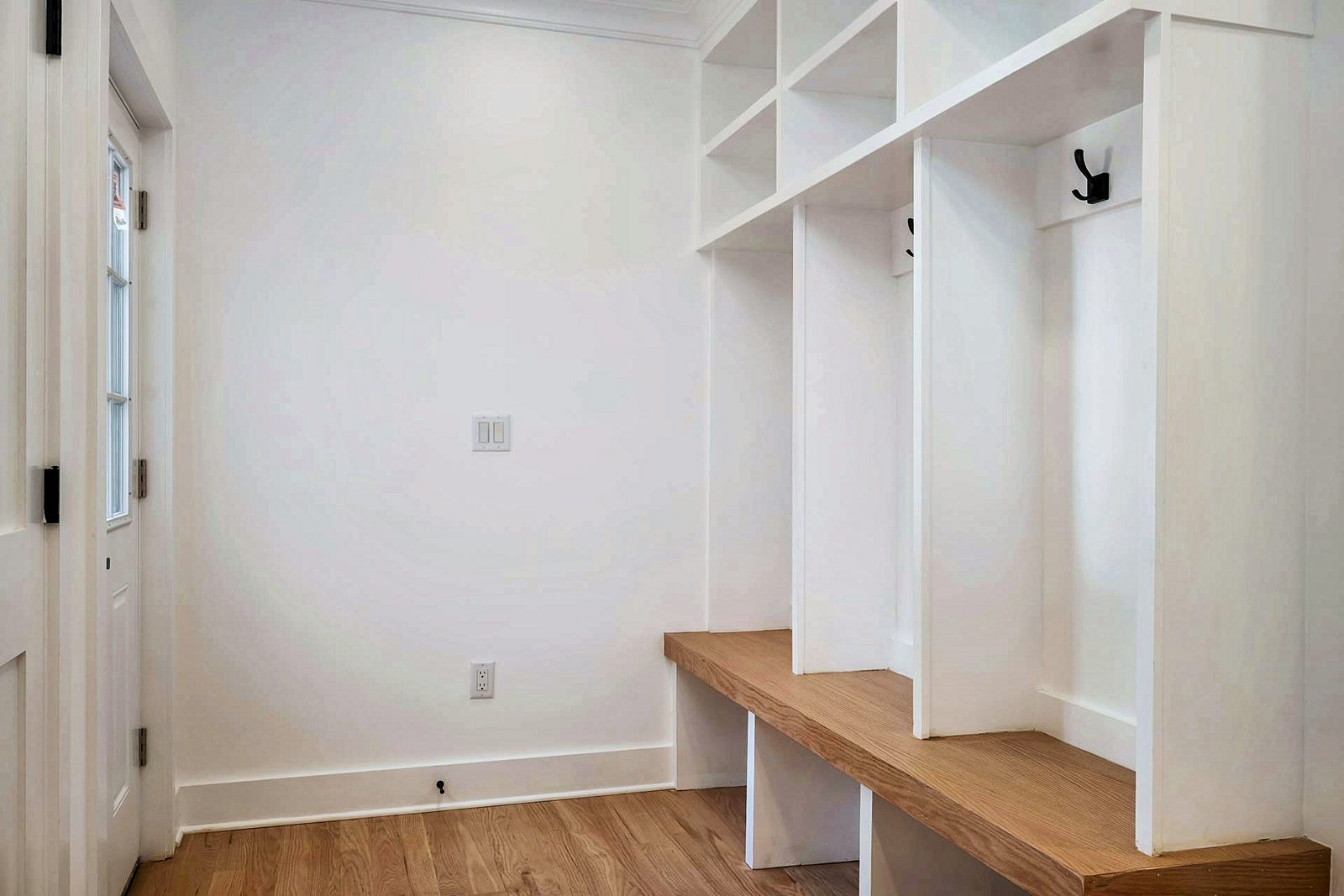 Mudroom bench and cubbies